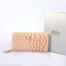 上品さや高級感があるVIVIENNE WESTWOOD 二つ折り小銭入れ 長財布　ウォレット.112.