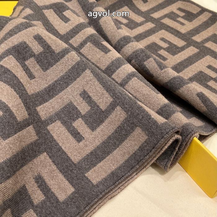 激安 通販 専門マフラー最新作入荷 ファッションな一品 冬秋物先行発売 フェンディ._0_4