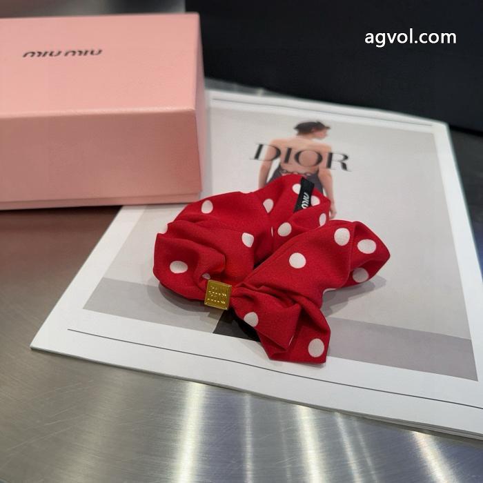 MIUMIUブランド コピー 販売 店アクセサリー限定セールお買い得 今年買い足したい！ 着るだけオシャレ上級者.._0_1