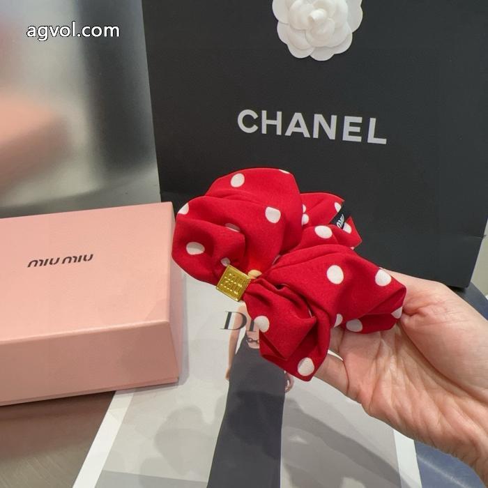 MIUMIUブランド コピー 販売 店アクセサリー限定セールお買い得 今年買い足したい！ 着るだけオシャレ上級者.._0_3