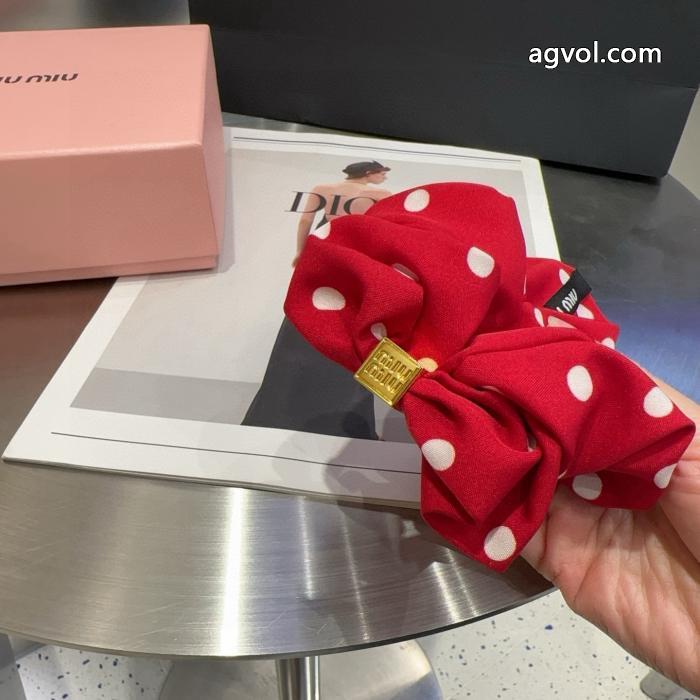 MIUMIUブランド コピー 販売 店アクセサリー限定セールお買い得 今年買い足したい！ 着るだけオシャレ上級者.._0_4