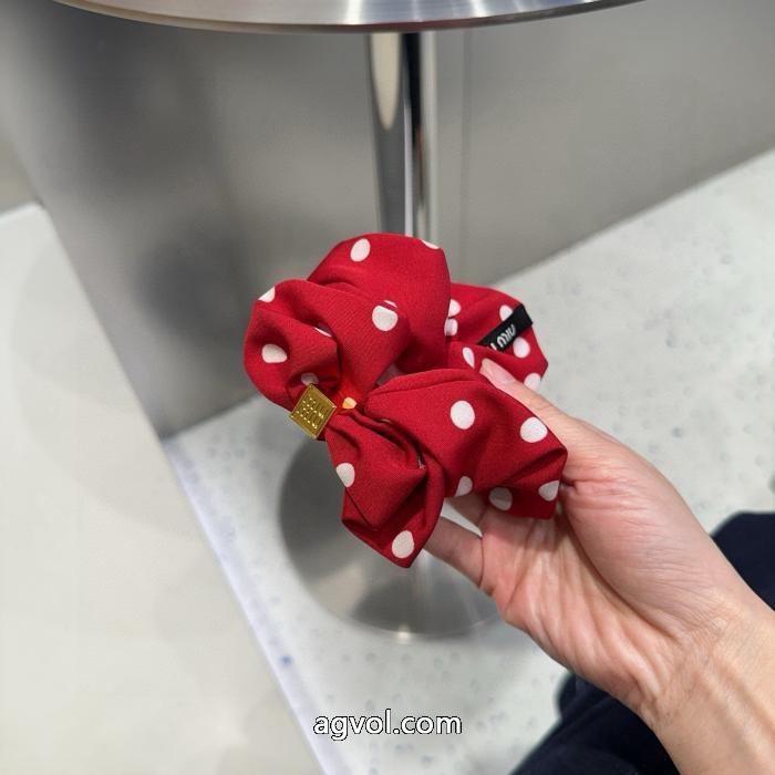 MIUMIUブランド コピー 販売 店アクセサリー限定セールお買い得 今年買い足したい！ 着るだけオシャレ上級者.._0_5