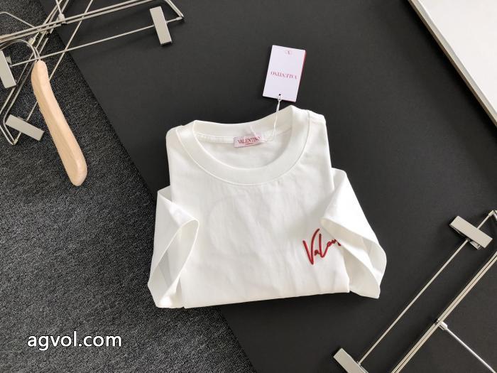 TシャツVALENTINOカジュアルに使える 人気爆発 大好評ブランド フェイク._0_1