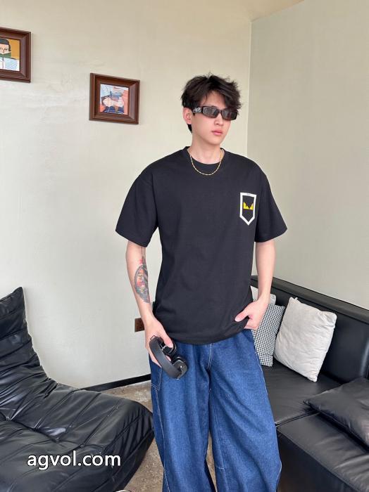 永遠の定番 最新☆大人気☆話題沸騰 大胆なデザインコピー 商品 通販FENDI半袖Tシャツ_0_4