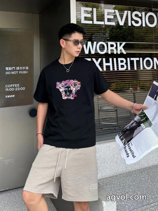 今年も大人気 新季度 実用品コピー ブランド 優良VERSACE半袖Tシャツ_0_4