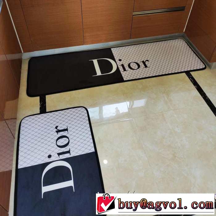 ラグカーペット 2019年の春夏に着たい ディオール お部屋の模様替え DIOR 肌触りの良さとお手入れのしやすさを両立 