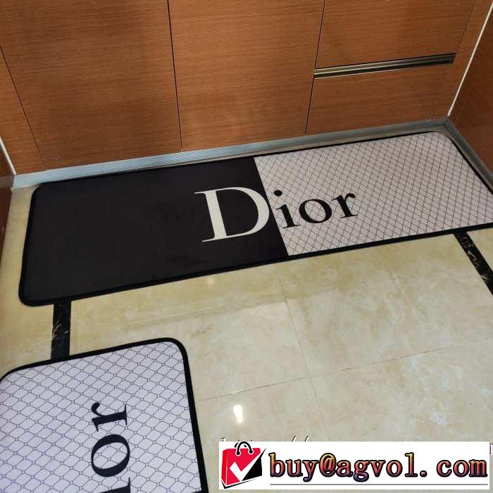 ラグカーペット 2019年の春夏に着たい ディオール お部屋の模様替え DIOR 肌触りの良さとお手入れのしやすさを両立