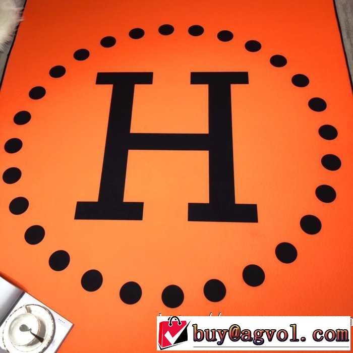 クールな印象を引き立て  エルメス HERMES 2019年の夏のマスト カーペット お部屋に馴染みやすい
