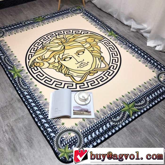 ヴェルサーチVERSACE 2019SSのトレンド商品 ラグカーペット 冬はほっこりオールシーズン対応 優れた実用性