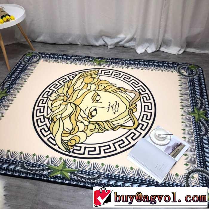 ヴェルサーチVERSACE 2019SSのトレンド商品 ラグカーペット 冬はほっこりオールシーズン対応 優れた実用性