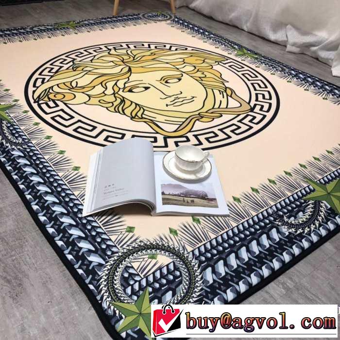 ヴェルサーチVERSACE 2019SSのトレンド商品 ラグカーペット 冬はほっこりオールシーズン対応 優れた実用性