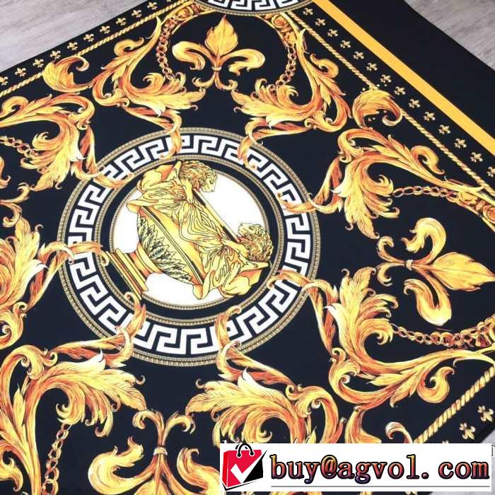ラグカーペット高弾力で踏み心地も抜群  ヴェルサーチ 安定性＆機能性が高く VERSACE  2019春夏のトレンド新商品