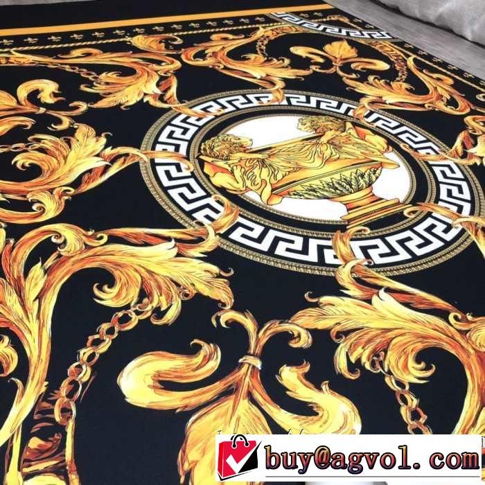 ラグカーペット高弾力で踏み心地も抜群  ヴェルサーチ 安定性＆機能性が高く VERSACE  2019春夏のトレンド新商品