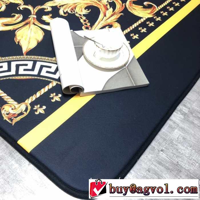 ラグカーペット高弾力で踏み心地も抜群  ヴェルサーチ 安定性＆機能性が高く VERSACE  2019春夏のトレンド新商品