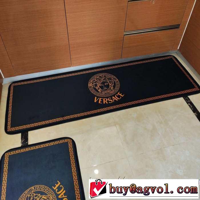 オールシーズン気持ちよくお使える ヴェルサーチ お部屋になじむ美しい雰囲気 VERSACE 2019年の夏のマスト ラグカーペット