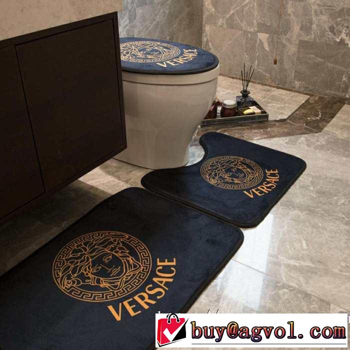 ヴェルサーチVERSACE 2019年春夏シーズンの人気 ラグカーペット 寒い冬でも足元からぽかぽか 心地よい手触り