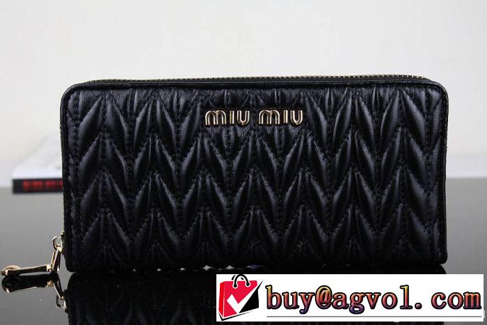 希少 2014 miumiu ミュウミュウ  レディース長財布
