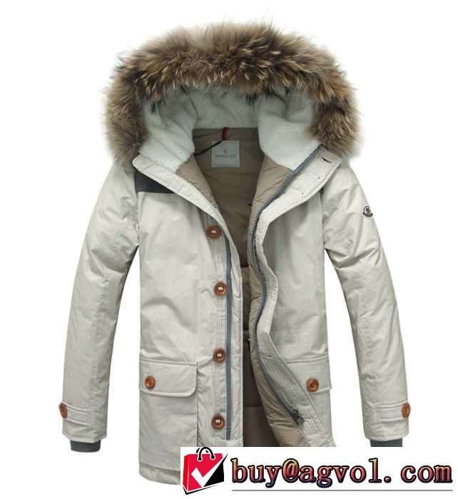 一味違うケーブル編みが魅力満点 2015 moncler モンクレール ダウンジャケット 2色可選 保温性を発揮する