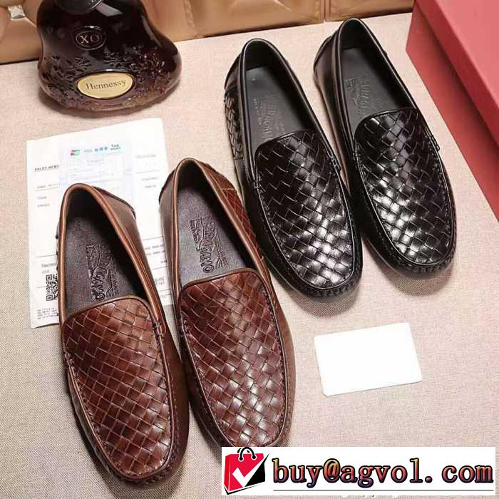  FERRAGAMO カジュアルシューズ上品な輝きを放つ形 フェラガモ 2色可選