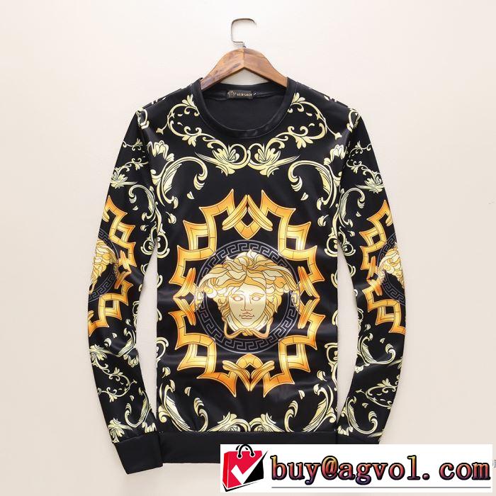 強い魅力を感じる一枚 2017秋冬 最旬アイテム ヴェルサーチ VERSACE