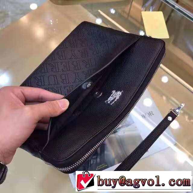 人目を引く存在感 ポーチ2018年秋冬シーズン バーバリー BURBERRY 芸能人愛用