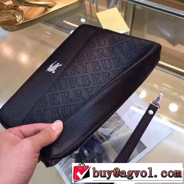 人目を引く存在感 ポーチ2018年秋冬シーズン バーバリー BURBERRY 芸能人愛用