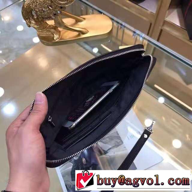 人目を引く存在感 ポーチ2018年秋冬シーズン バーバリー BURBERRY 芸能人愛用