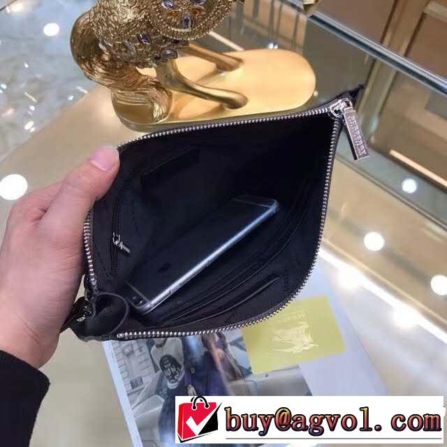 美品*入手困難 バーバリー BURBERRY 絶妙な新商品 ポーチ 大人キレイめ