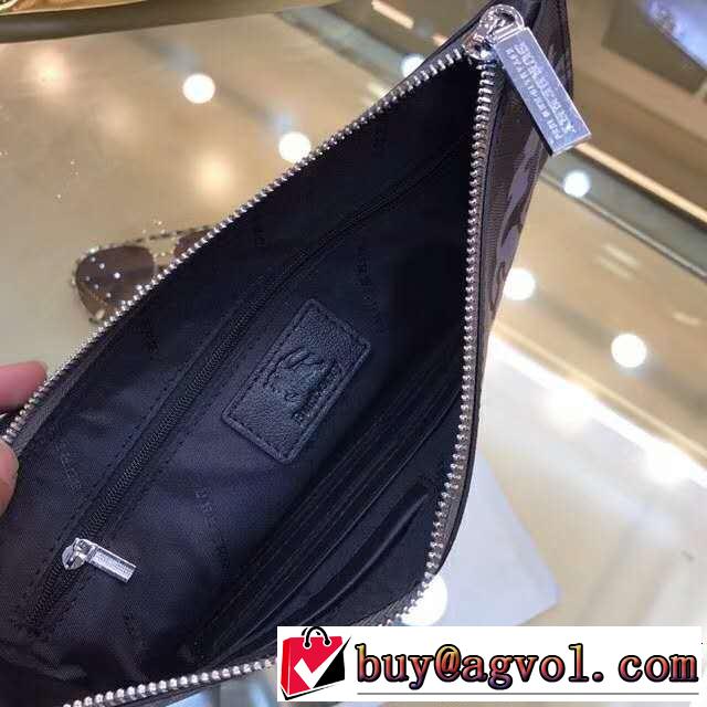 美品*入手困難 バーバリー BURBERRY 絶妙な新商品 ポーチ 大人キレイめ