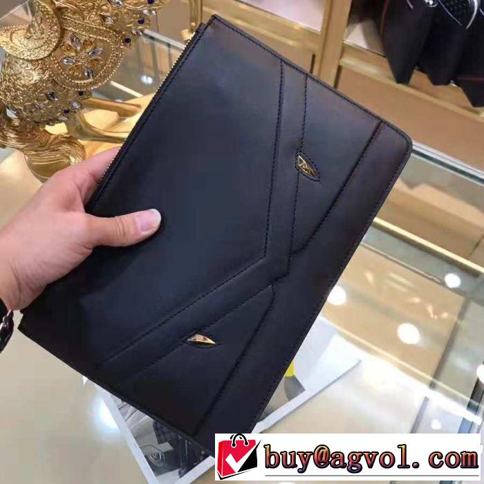 ポーチ 大人キレイめ フェンディ美品*入手困難 FENDI 今季大人気新作登場