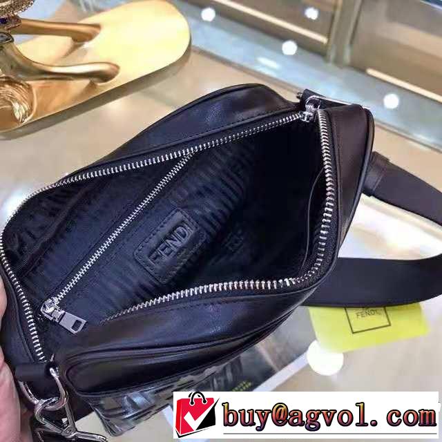 人目を引く存在感  ショルダーバッグ 目前の注目ブランド フェンディ FENDI 大人カジュアル