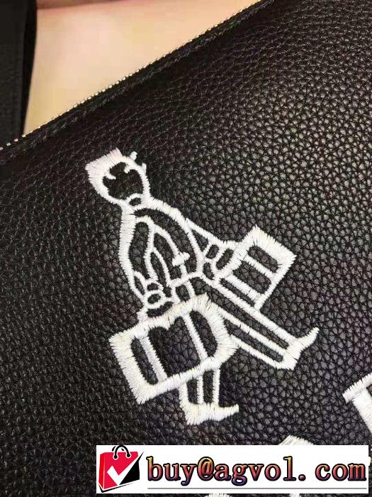 大流行中 プラダ流行っている  期間限定セール PRADA  ポーチ2018年秋冬シーズン