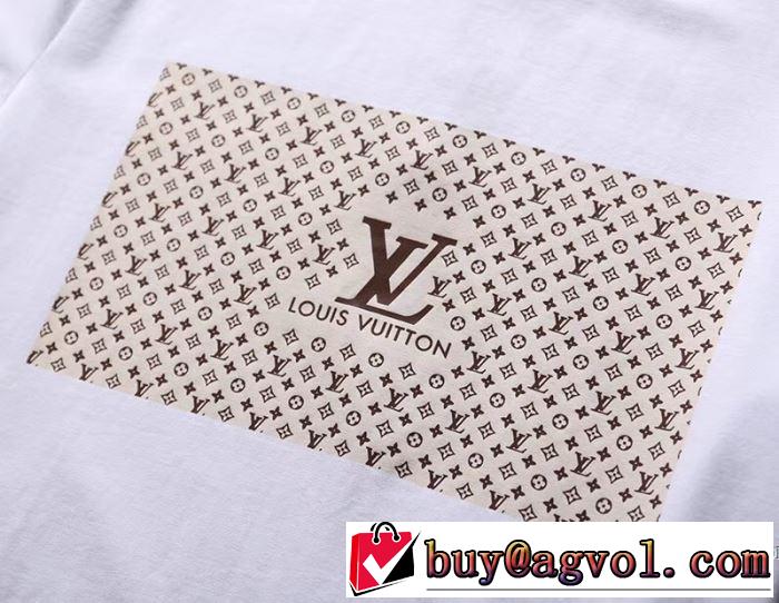 モードな雰囲気のLOUIS VUITTONルイヴィトンｔシャツコピーのロゴプリントされたメンズクルーネック半袖Tシャツ