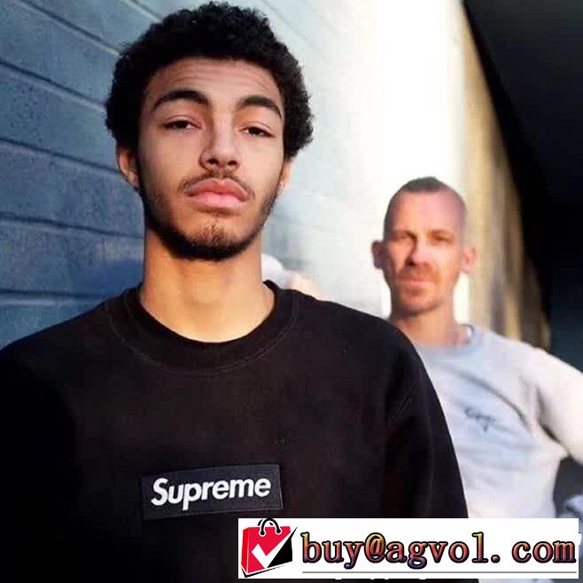 新季度 シュプリーム SUPREME 多色選択可 プルオーバーパーカー人目を引く存在感