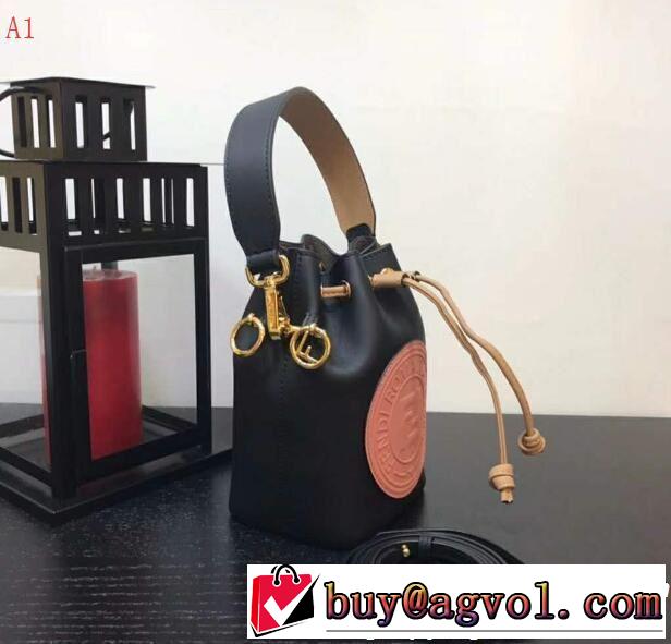  毎年流行り定番アイテムおすすめ 2018最高ランキング FENDI フェンディ ショルダーバッグ 2色可選 流行の注目ブランド