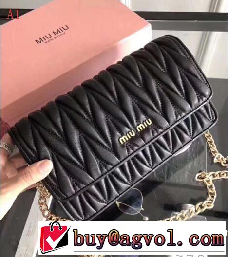  目前の注目ブランド　ショルダーバッグ  3色可選　秋冬大活躍　ミュウミュウ MIUMIU