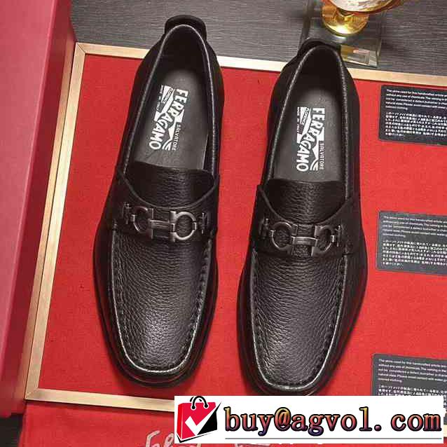 ファッションの最先端！ 話題の新作到着！ カジュアルシューズ FERRAGAMO サルヴァトーレフェラガモ