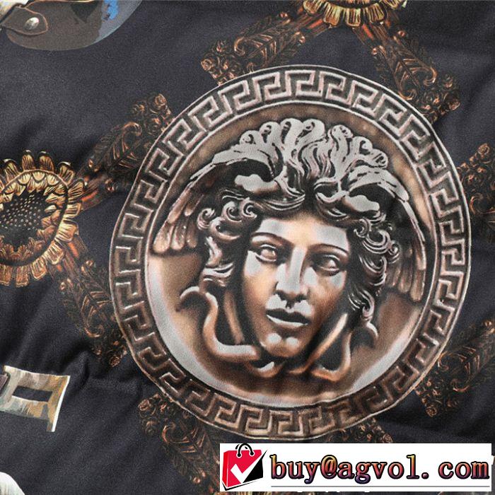 ヴェルサーチ VERSACE ダウンジャケット 今年っぽいトレンド商品 2019新作セール