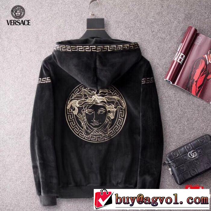 ヴェルサーチ VERSACE 上下セット オススメ新作商品 入手困難!!レア人気アイテム