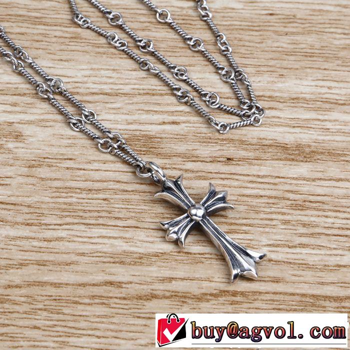 夏の大人カジュアルスタイル クロムハーツ CHROME HEARTS  ネックレス 大人っぽく着こなせる