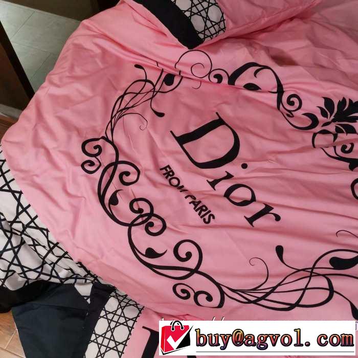 秋っぽさも演出 ディオール DIOR 暖かみを感じるコーデになる 寝具4点セット 2019年秋冬に欠かせない