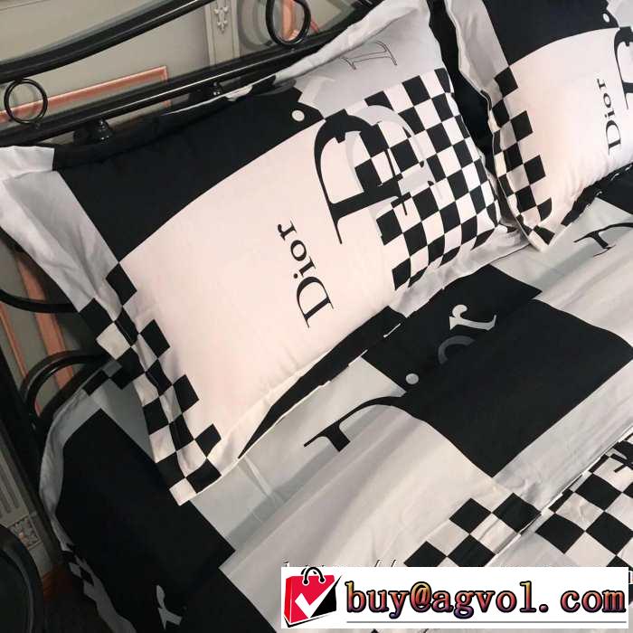 軽やかにおしゃれにコーデを楽しむ ディオール【2019秋冬】の注目トレンド DIOR  寝具4点セット