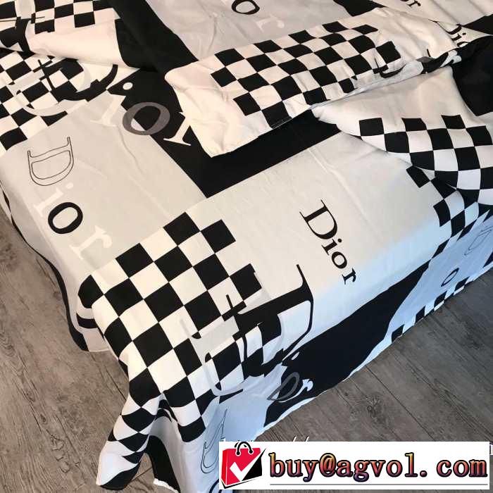 軽やかにおしゃれにコーデを楽しむ ディオール【2019秋冬】の注目トレンド DIOR  寝具4点セット