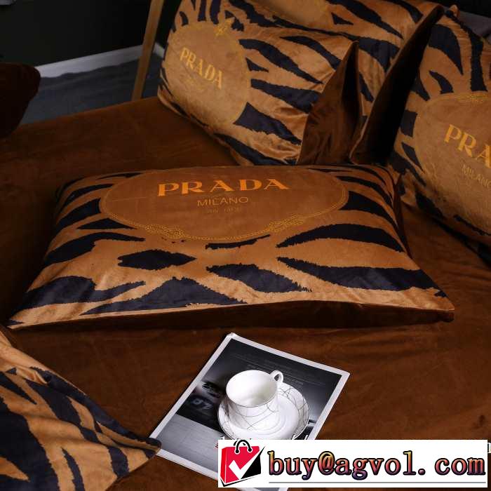 秋冬ファッションコーディネート 秋服コーデ2019年版 プラダ PRADA 寝具4点セット