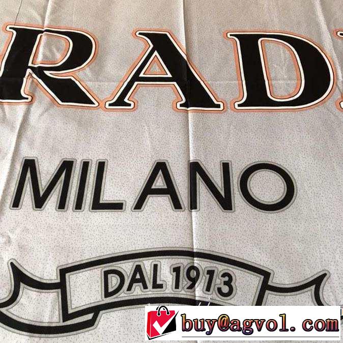 PRADA 寝具4点セット 人気ファッション雑誌でも掲載 プラダ 最速2019秋冬トレンドブランド