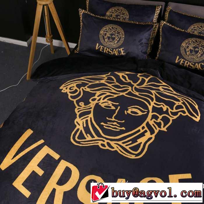 VERSACE 寝具4点セット 気になる2019年秋のファッションヴェルサーチ 今年らしいおすすめ新品