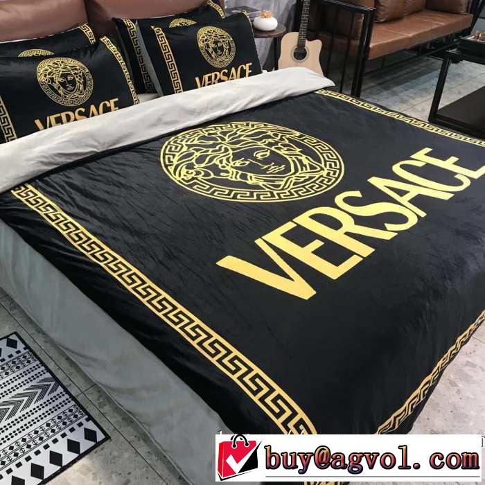 一番おしゃれ秋冬トレンド ヴェルサーチ 気になる2019年秋のファッション VERSACE 寝具4点セット