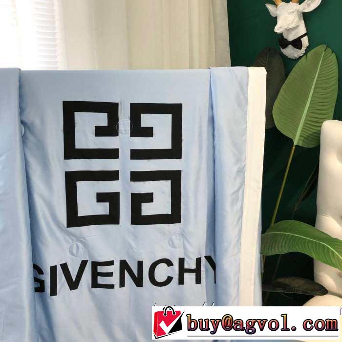 季節感のあるファッション ジバンシー 累計出荷枚数大 GIVENCHY 夏はエアコンの効いた部屋対応 ブランケット