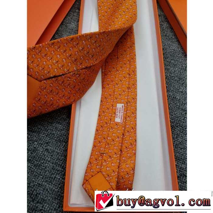 2019秋のファッショントレンドはこれ エルメス HERMES ネクタイ お洒落で秋冬注目トレンド