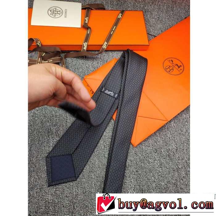 秋冬ファッションコーディネート エルメス 2020秋冬流行ファション  HERMES ネクタイ